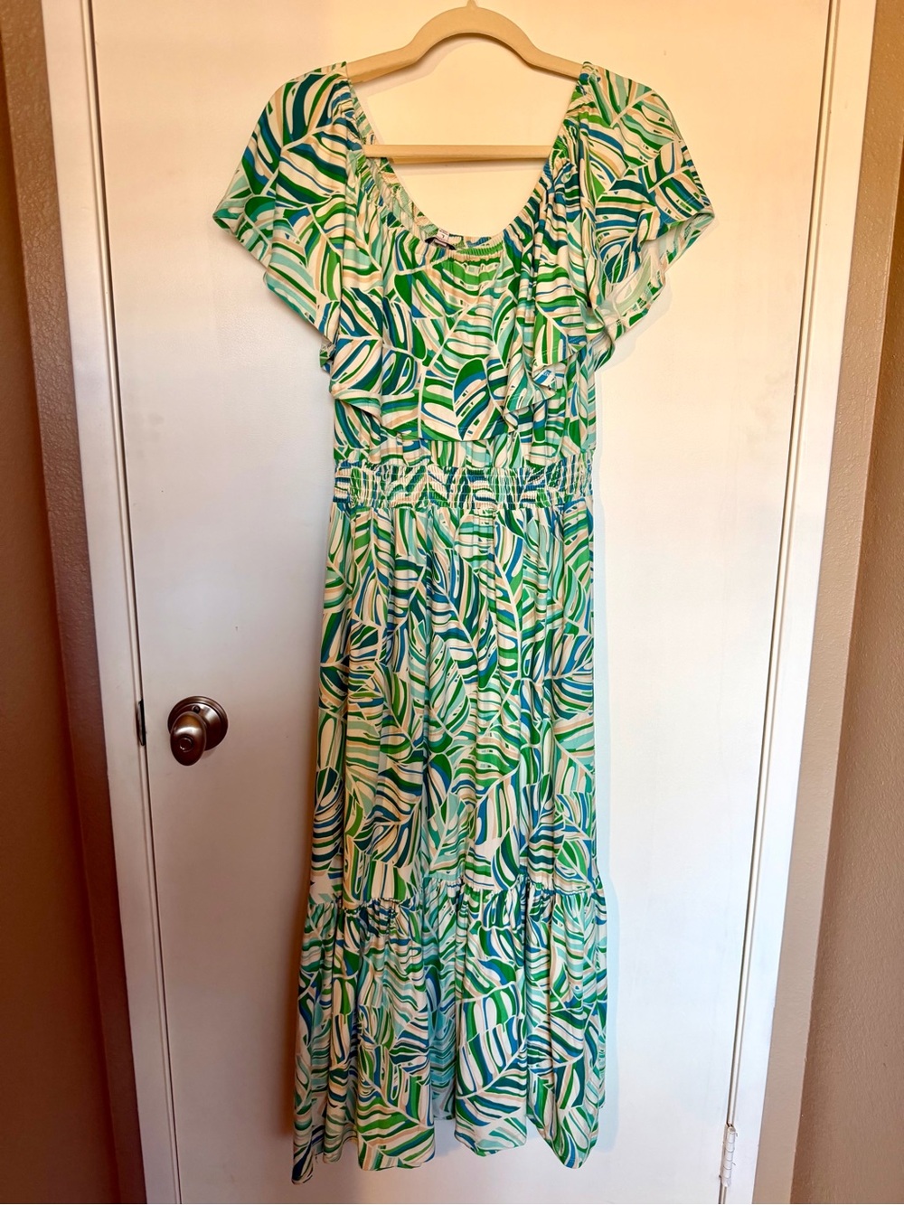 Women’s size Large Green & Blue Leaf-Print Women’s Maxi Dress